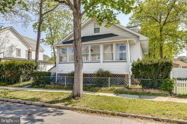 property at 427 Buttonwood St
