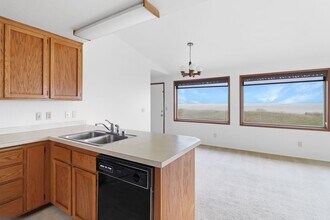 1989 W Beach Rd in Oak Harbor, WA - Building Photo - Building Photo