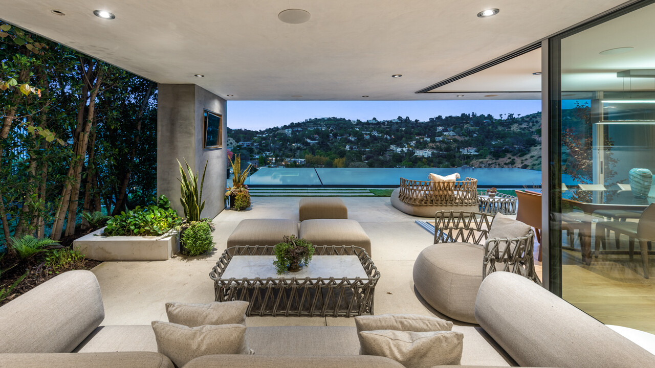 7551 Hermes Dr in Los Angeles, CA - Building Photo