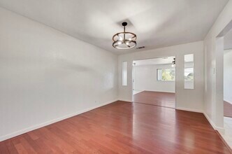 411 Yorkshire Dr in Euless, TX - Building Photo - Building Photo