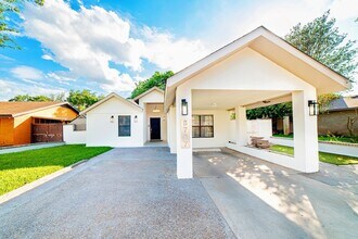 8707 Puerto Vallarta in Laredo, TX - Building Photo - Building Photo