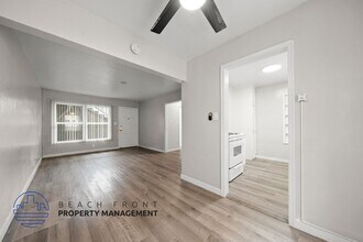 2070-2080 Magnolia Ave. in Long Beach, CA - Building Photo - Building Photo