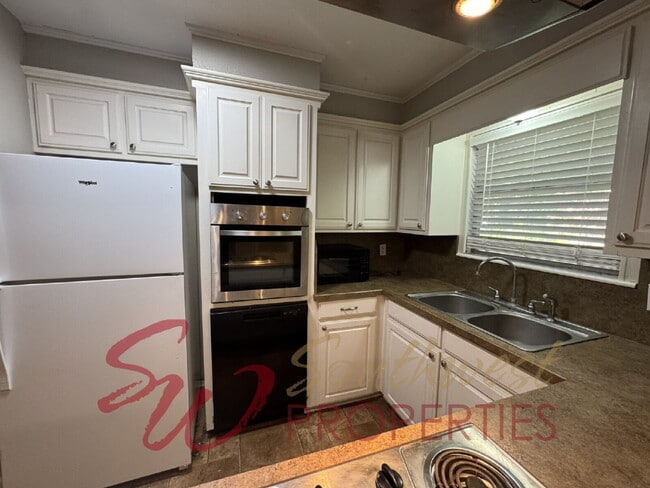 1280 N McCart St in Stephenville, TX - Building Photo - Building Photo