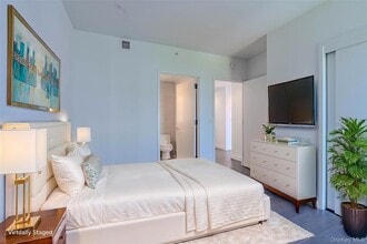 131-03 40th Rd, Unit 10A in Queens, NY - Building Photo - Building Photo