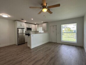 Savio Apartments in Hollywood, FL - Foto de edificio - Building Photo