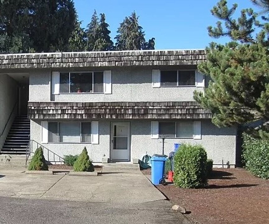 1200 Rome Ln in Eugene, OR - Building Photo
