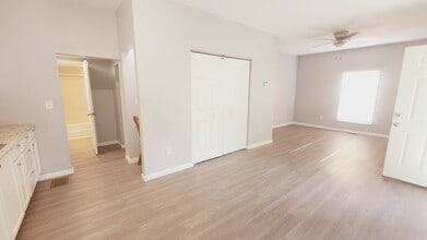 2102 Adams Ave in Knoxville, TN - Foto de edificio - Building Photo