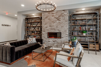 Westley on Broadway in Kansas City, MO - Building Photo - Interior Photo