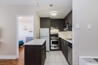 1276 Av des Pins O in Montréal, QC - Building Photo - Building Photo