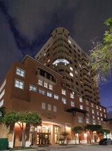 4242 NW 2nd St, Unit 1203 in Miami, FL - Foto de edificio - Building Photo