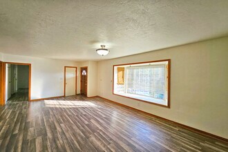 9321 Donna Ave in Northridge, CA - Building Photo - Building Photo