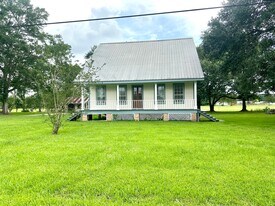 417 Marcia Ave in Abbeville, LA - Building Photo