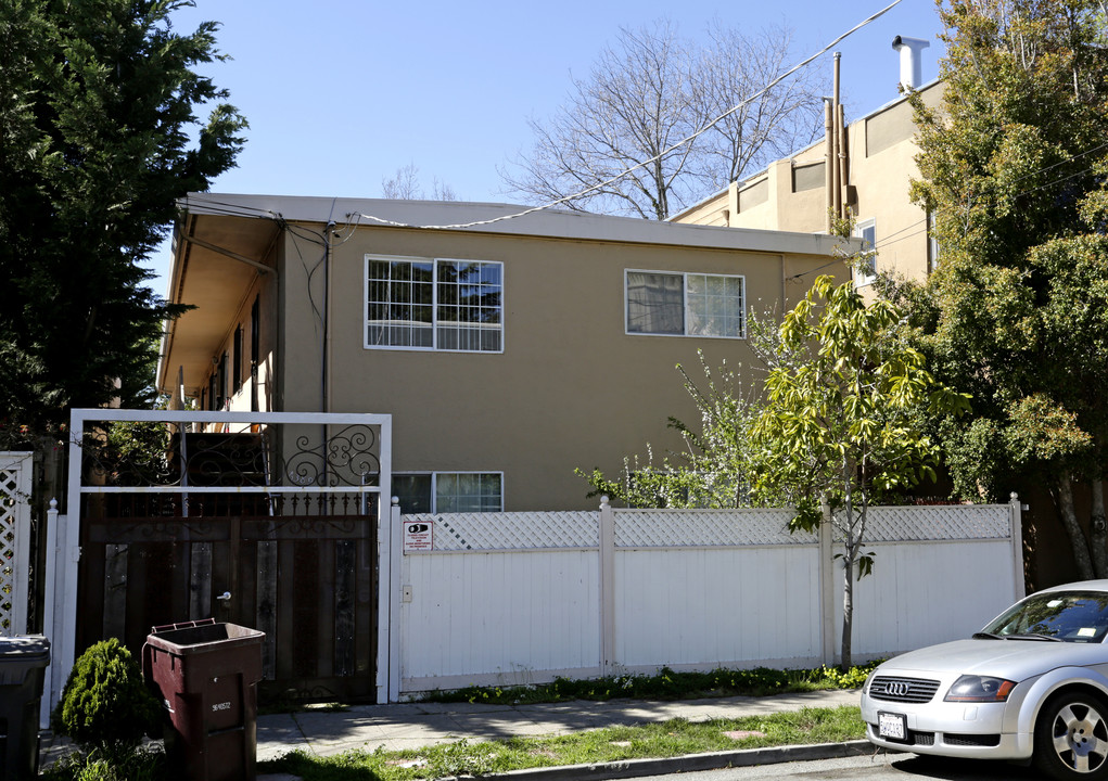 6389 Dana St in Oakland, CA - Building Photo