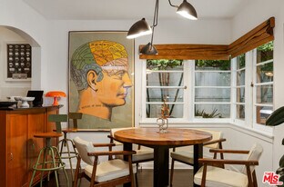 8467 Willoughby Ave in Los Angeles, CA - Building Photo