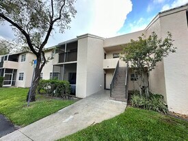 671 Cypress Lake Blvd in Pompano Beach, FL - Building Photo
