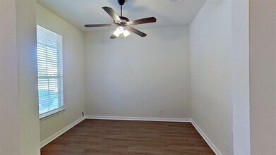 124 Hyltin St in Hutto, TX - Building Photo - Building Photo