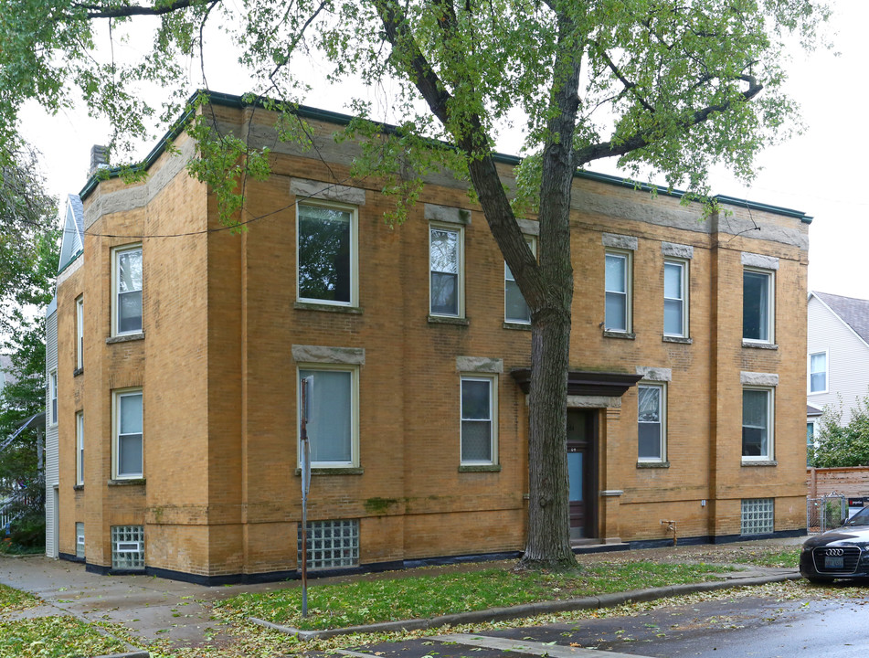 3702 N Hoyne Ave in Chicago, IL - Foto de edificio