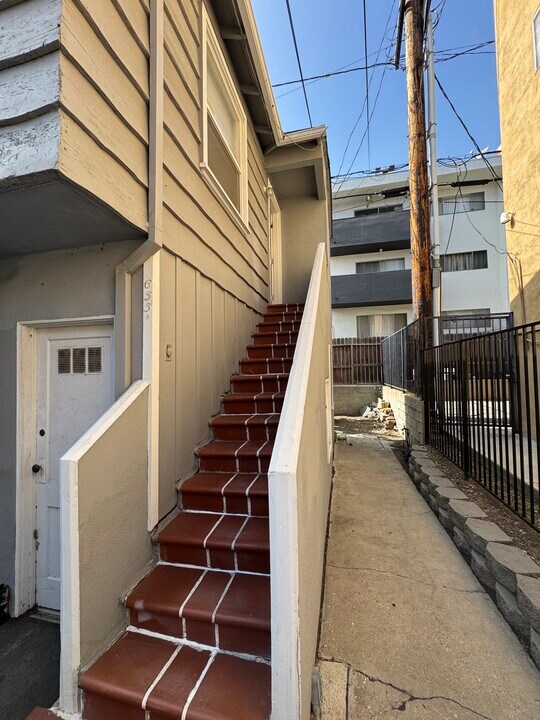 655 Westmount Dr, Unit 655 1-4 in West Hollywood, CA - Building Photo