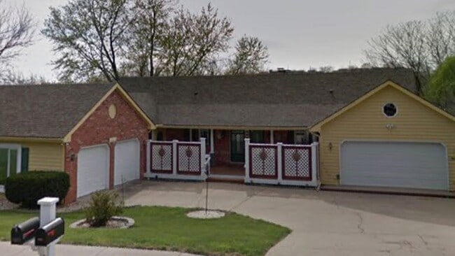property at 3023 University Dr
