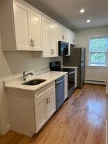 53 Nesmith St in Lowell, MA - Building Photo