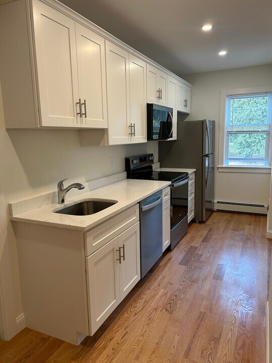 53 Nesmith St in Lowell, MA - Building Photo