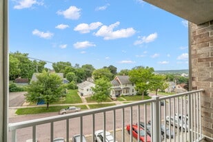 River Bluff Apartments in Mankato, MN - Building Photo