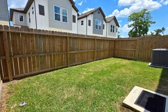 8326 Curry Rd in Houston, TX - Building Photo - Building Photo