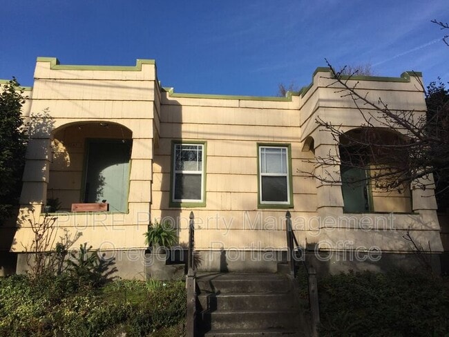 property at 2415 SE Madison St