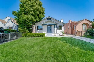 7420 S Hobart Blvd, Unit 7420 in Los Angeles, CA - Building Photo