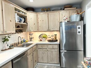 208 Flax Hill Rd in Norwalk, CT - Building Photo - Building Photo