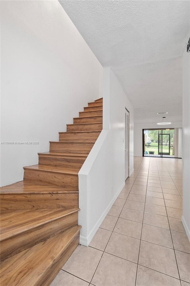 9949 NW 10th St in Pembroke Pines, FL - Building Photo - Building Photo