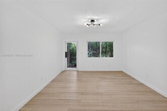 428 Collins Ave in Miami Beach, FL - Foto de edificio - Building Photo