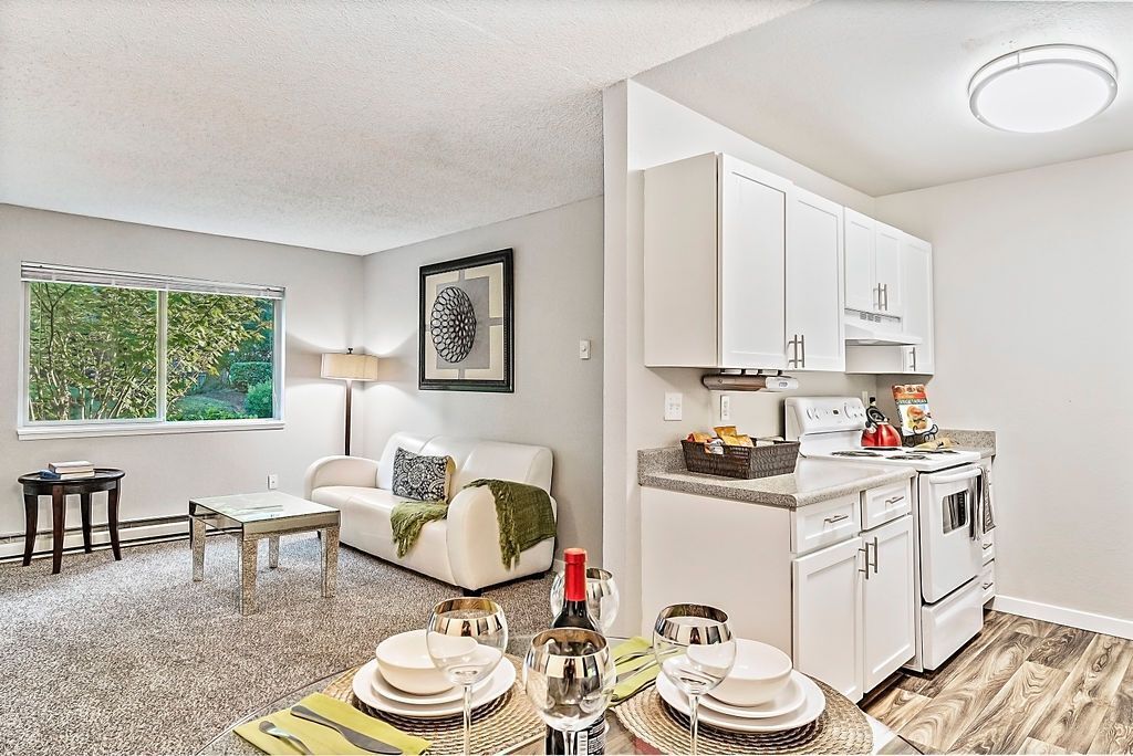 Kendall Ridge in Bellevue, WA - Building Photo