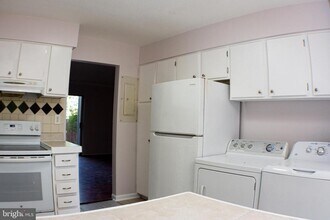 2208 Southgate Square in Reston, VA - Building Photo - Building Photo
