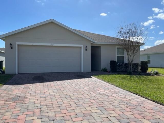 1345 Lucerne Loop Rd NE in Winter Haven, FL - Building Photo