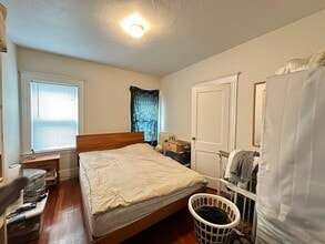 43 Iffley Rd, Unit 1 in Boston, MA - Foto de edificio - Building Photo
