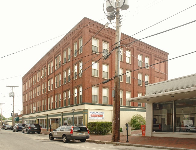 121-127 W Pearl St in Nashua, NH - Building Photo - Building Photo