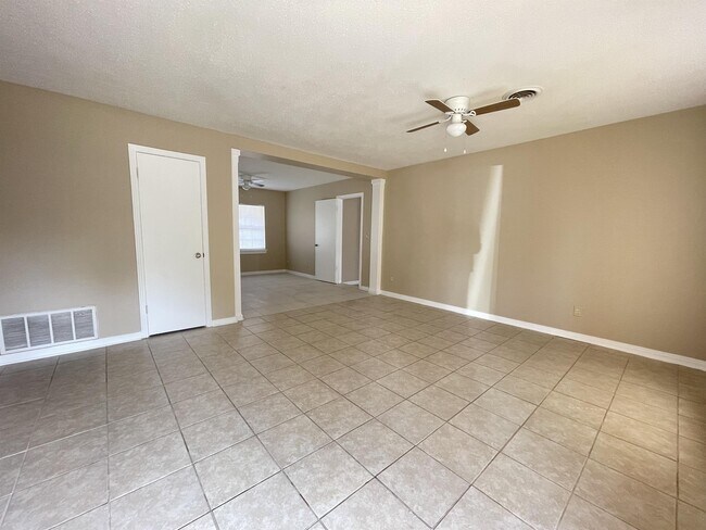 121 Willard Rd NW in Fort Walton Beach, FL - Foto de edificio - Building Photo