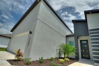 1251 Dustin Rd in North Port, FL - Building Photo - Building Photo