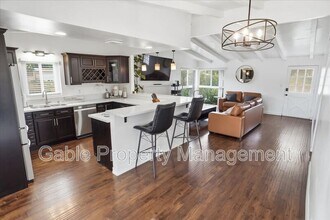 27453 Santa Clarita Rd in Santa Clarita, CA - Building Photo - Building Photo