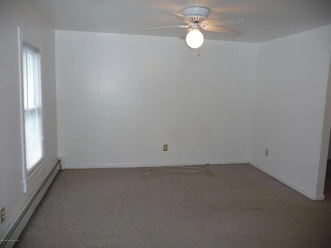 37 Leighton Ave in Red Bank, NJ - Building Photo - Building Photo