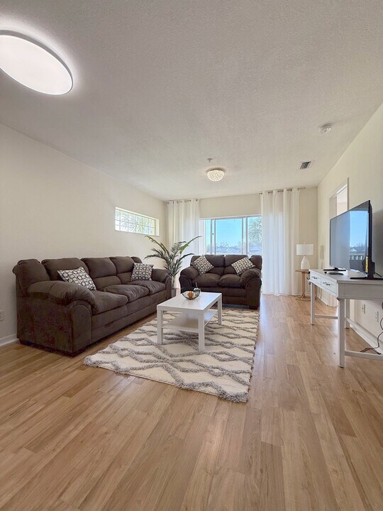 19325 Water Oak Drive in Port Charlotte, FL - Building Photo