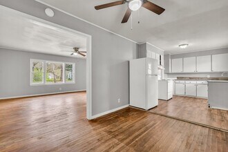 137 Poplar St in Columbus, MS - Foto de edificio - Building Photo