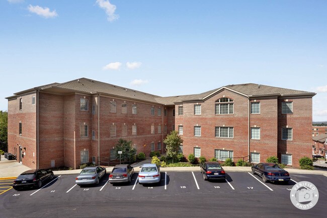 Mountaineer Place Apartments in Morgantown, WV - Building Photo - Building Photo