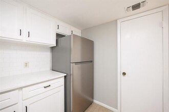 801 S Carancahua St-Unit -3 in Corpus Christi, TX - Building Photo - Building Photo