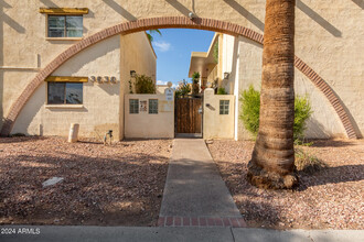 3030 E Clarendon Ave in Phoenix, AZ - Building Photo - Building Photo