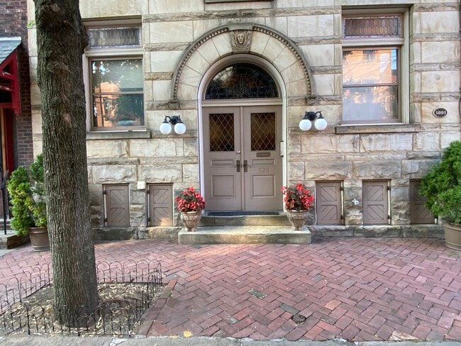 526 Lockhart St, Unit 3