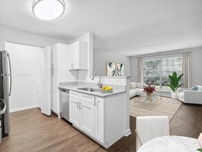 The Summit at Avent Ferry in Raleigh, NC - Building Photo - Building Photo