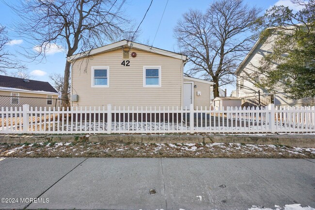 42 Center Ave-Unit -Unit 1 in Keansburg, NJ - Building Photo - Building Photo