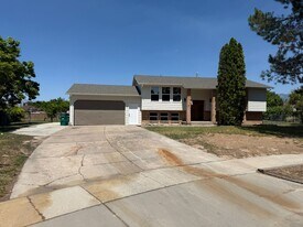 2426 W 5300 S in Roy, UT - Building Photo